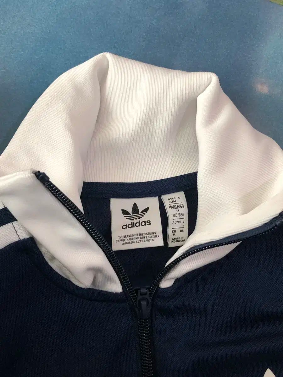 アディダス ネイビー トラックジャージ m
