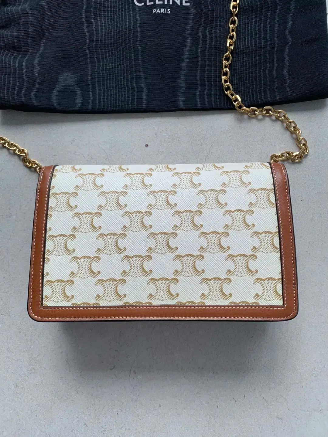 セリーヌ トリオンフ