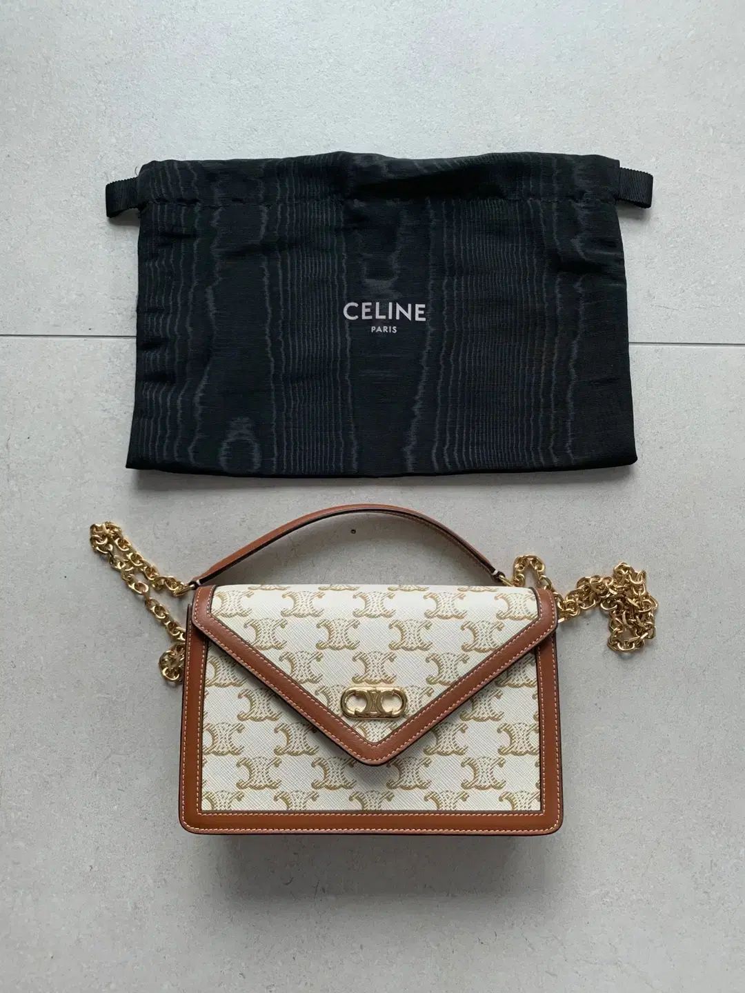 セリーヌ トリオンフ WOC チェーン クロス 白