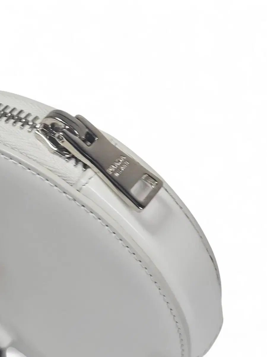 ブラッシュド ラウンド