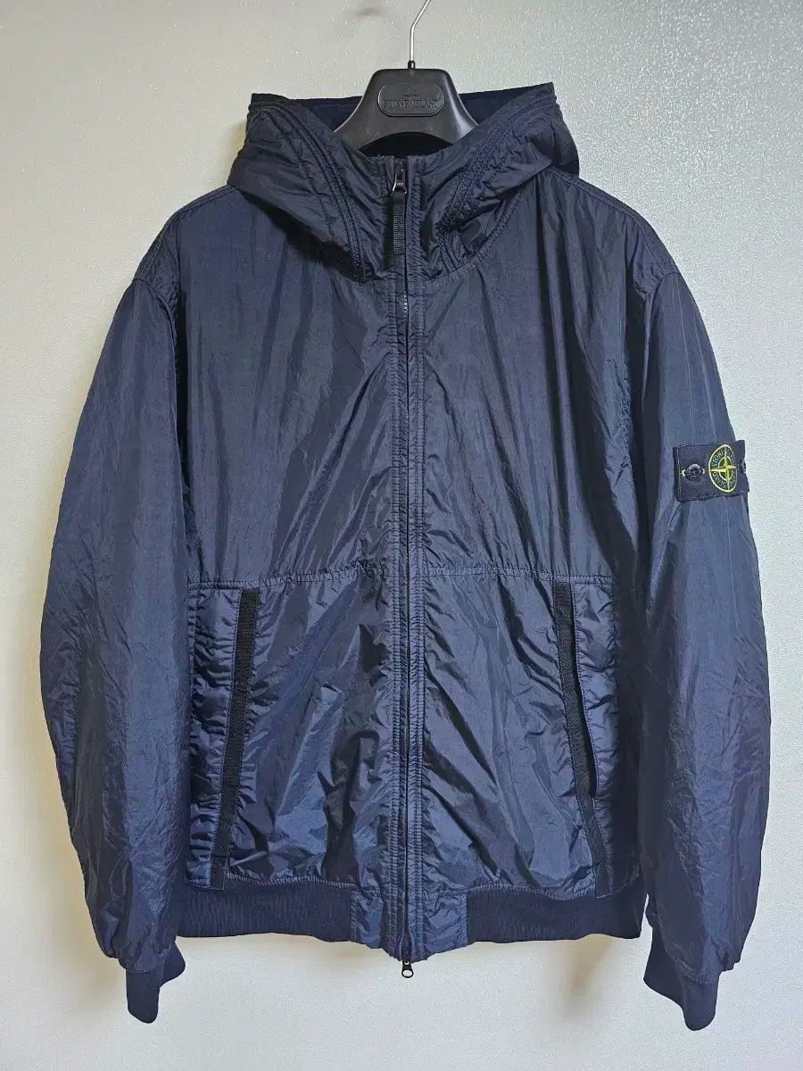 ストーンアイランド クリンクルレップス プリマロフト フードジャケット