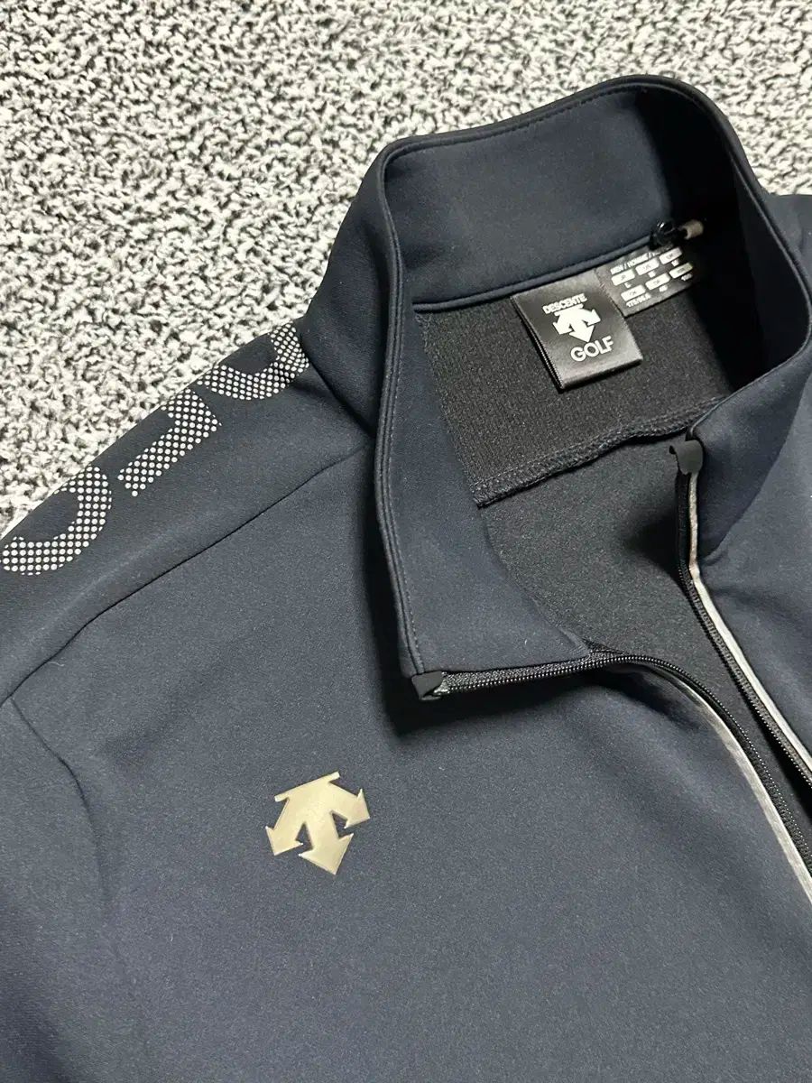 デサントゴルフ 正規品 / メンズ 100 / 新モデル / ハーフジップ
