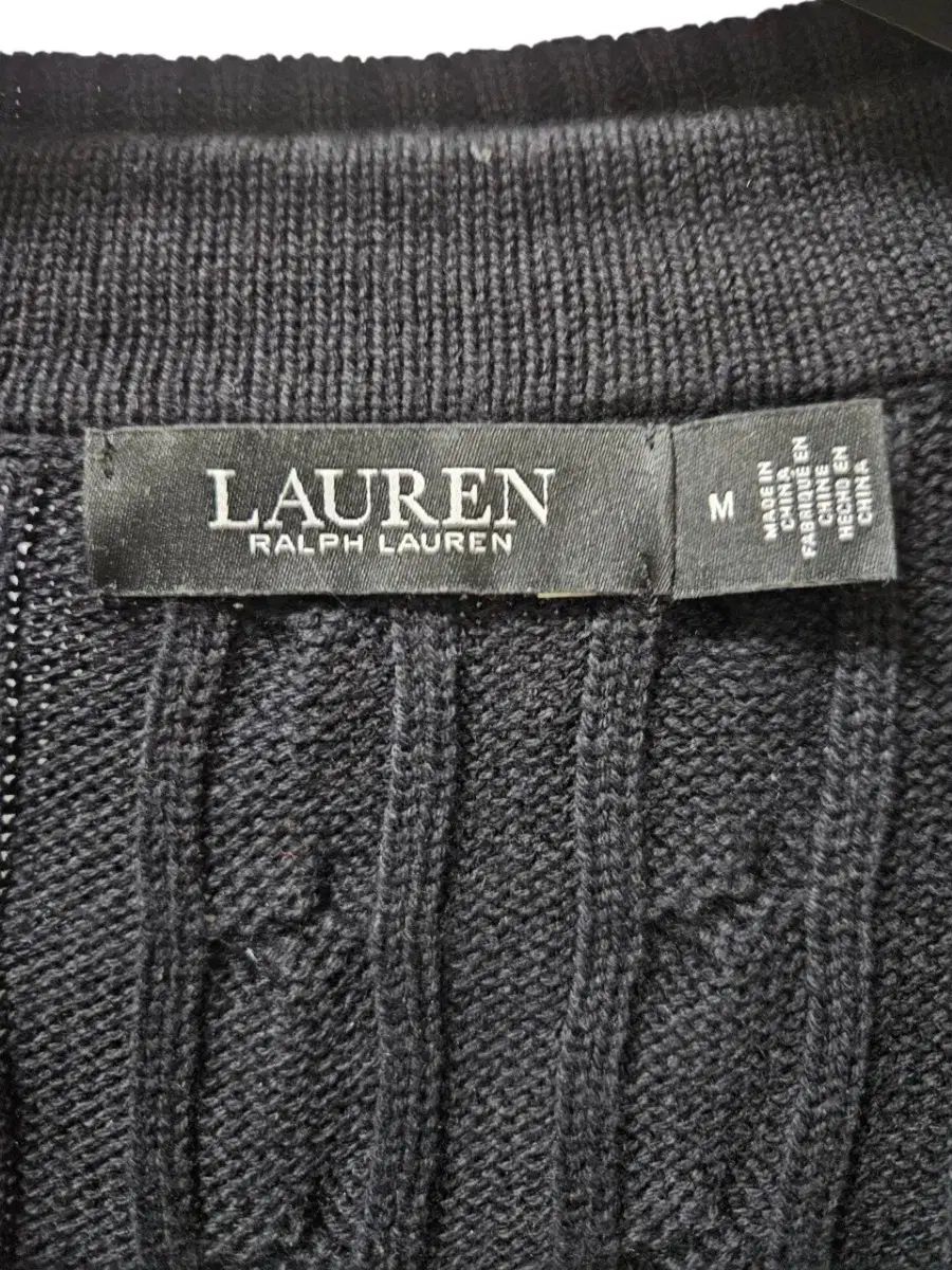 ケーブルセーター ゴールド刺繍