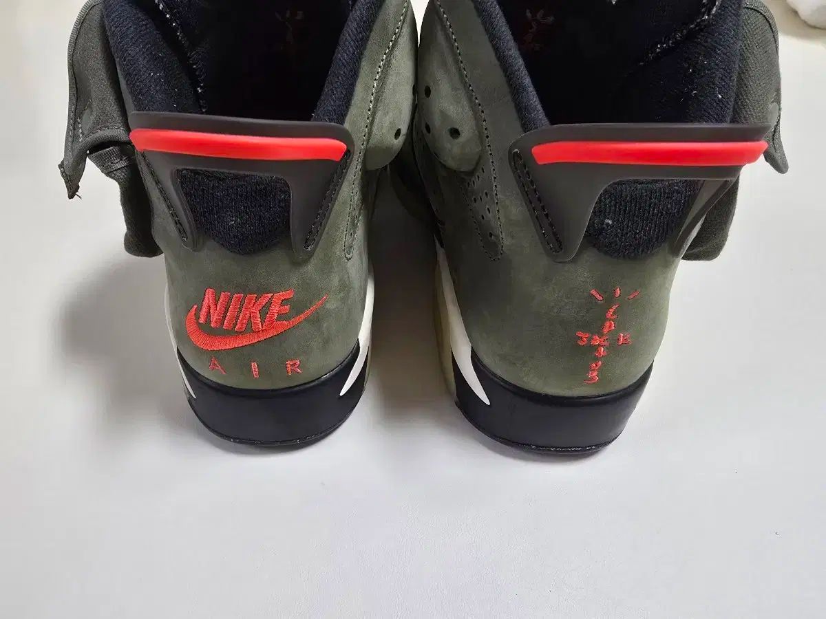  280 NIKE ジョーダン 6 x トラヴィス スコット レトロ オリーブ シューズ(男性用) バスケットボール