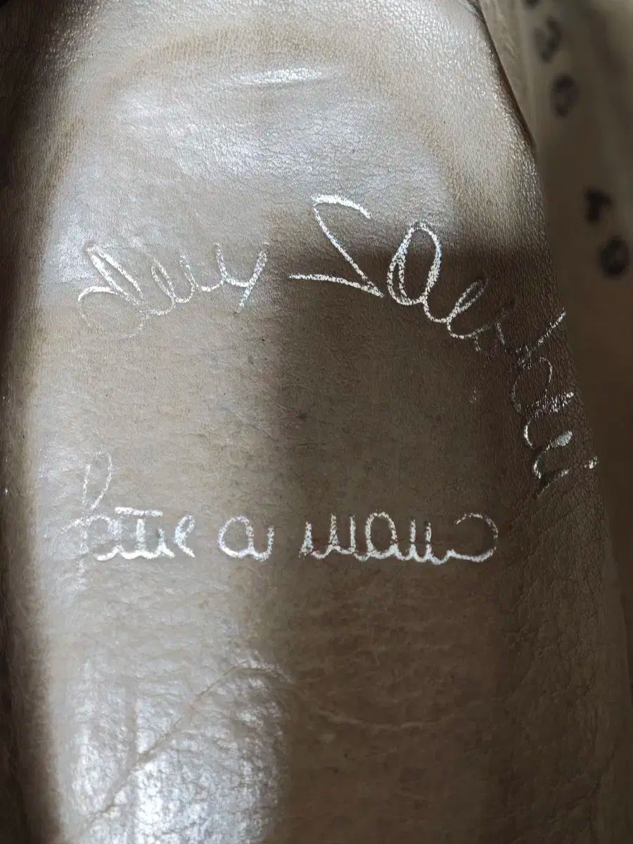 サントーニ スウェードローファー