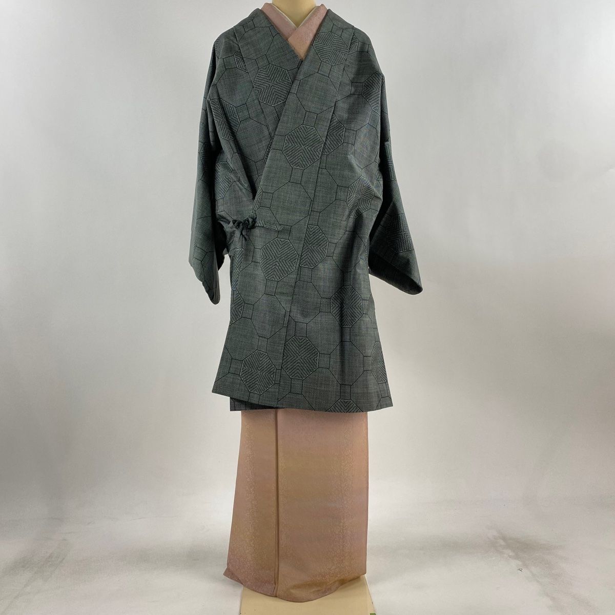 道中着 身丈101 cm 裄丈66.5 M 和装コート 紬地 蜀江紋 灰緑 正絹 秀品
