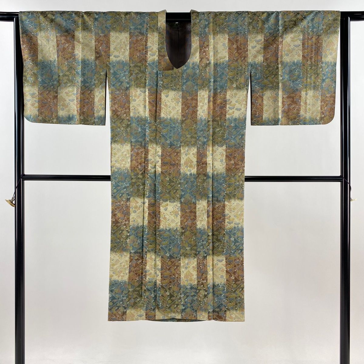  道行 身丈125 cm 裄丈64.5 M 和装コート 都衿 草花 器物 灰緑 正絹 秀品 羽織 着物 浴衣