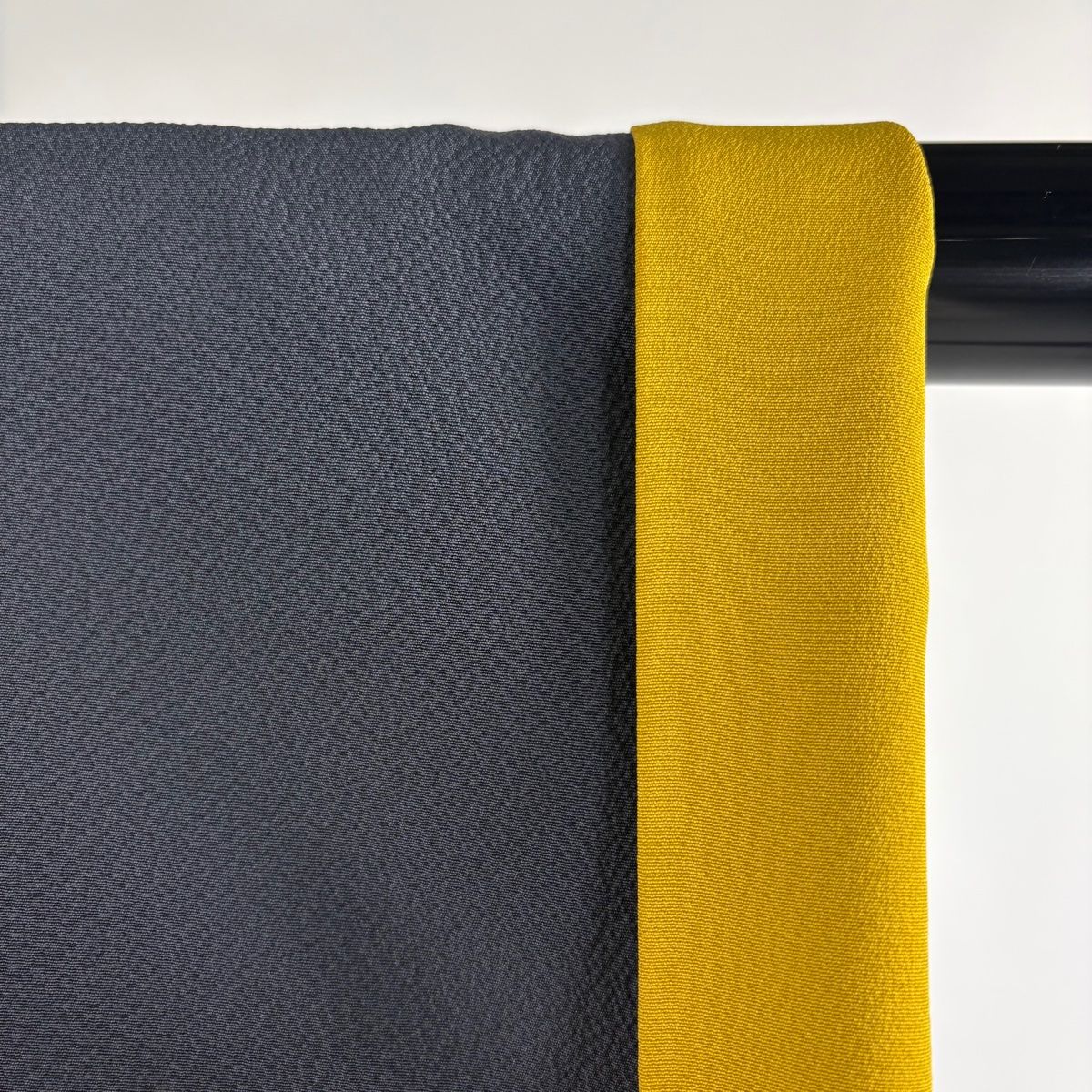  振袖 身丈157 cm 裄丈62 5 S 袷 草花 蝶 箔 紺色 正絹 振袖 着物