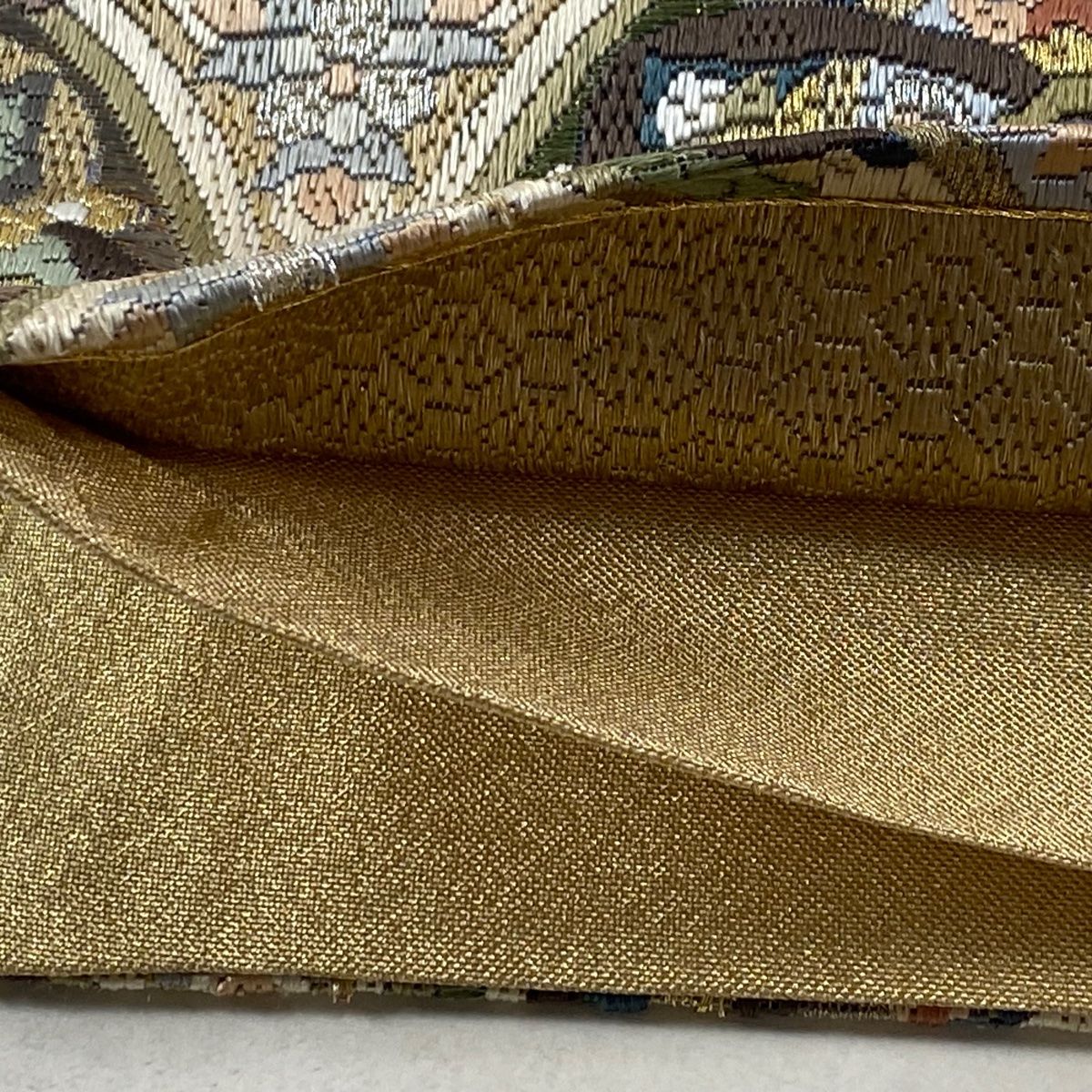 美品】 袋帯 逸品 華文 幾何学 絽刺し 金銀糸 灰緑 全通 正絹 【中古