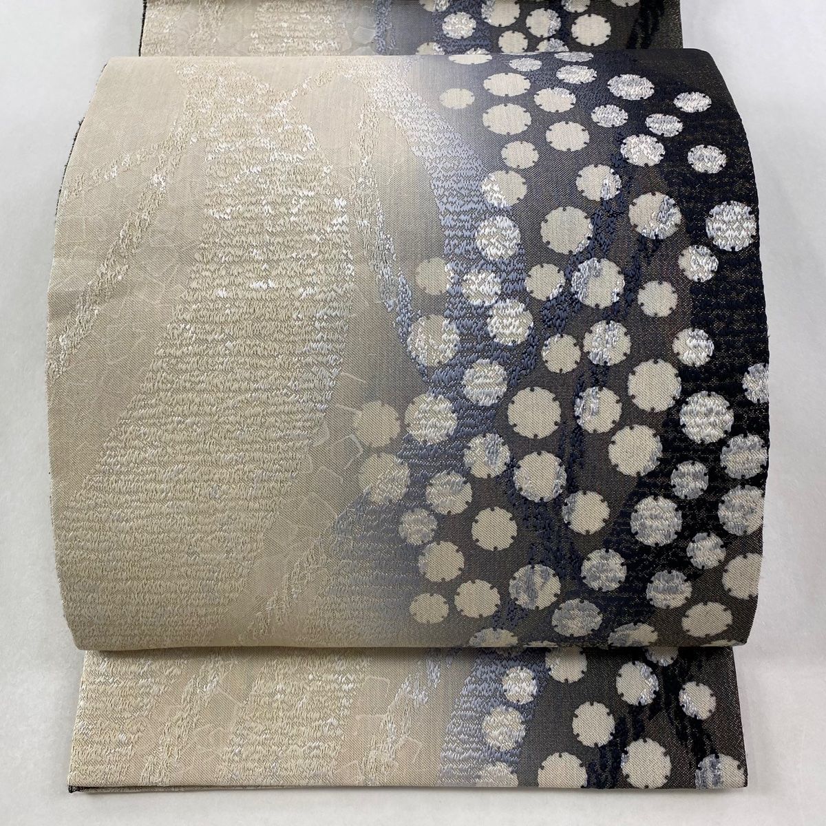 美品】 袋帯 名品 雪輪 幾何学 金糸 クリーム 全通 正絹 【中古