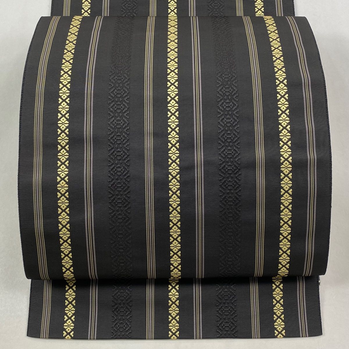 美品】 名古屋帯 名品 八寸名古屋帯 松葉仕立て 縞 幾何学 黒灰 正絹