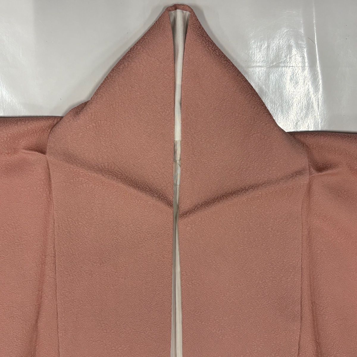  色無地 身丈159 cm 裄丈64 M 袷 百貫 落款 地紋 ピンク 正絹 秀品 一つ紋 色無地 着物