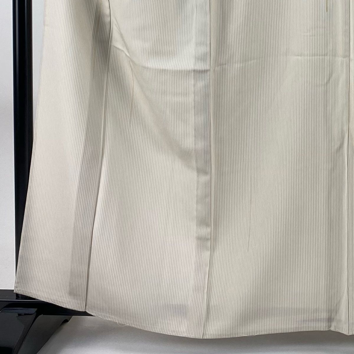 小紋 身丈161.5 cm 裄丈67.5 L 単衣 縦縞 金彩 ベージュ 正絹 秀品