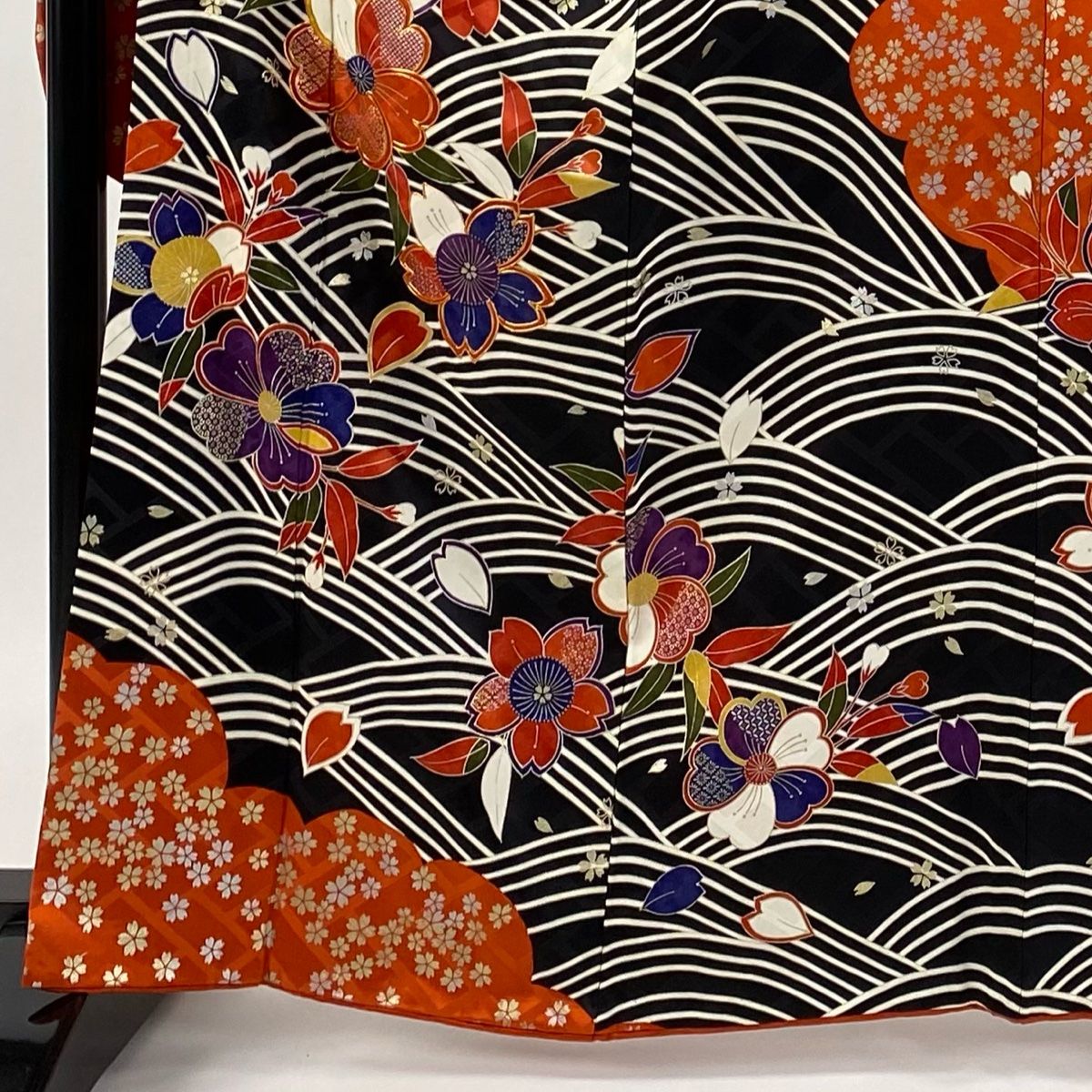 振袖 身丈163 cm 裄丈68 5 L 袷 草花 波 金糸 金銀彩 茜色 正絹 秀品