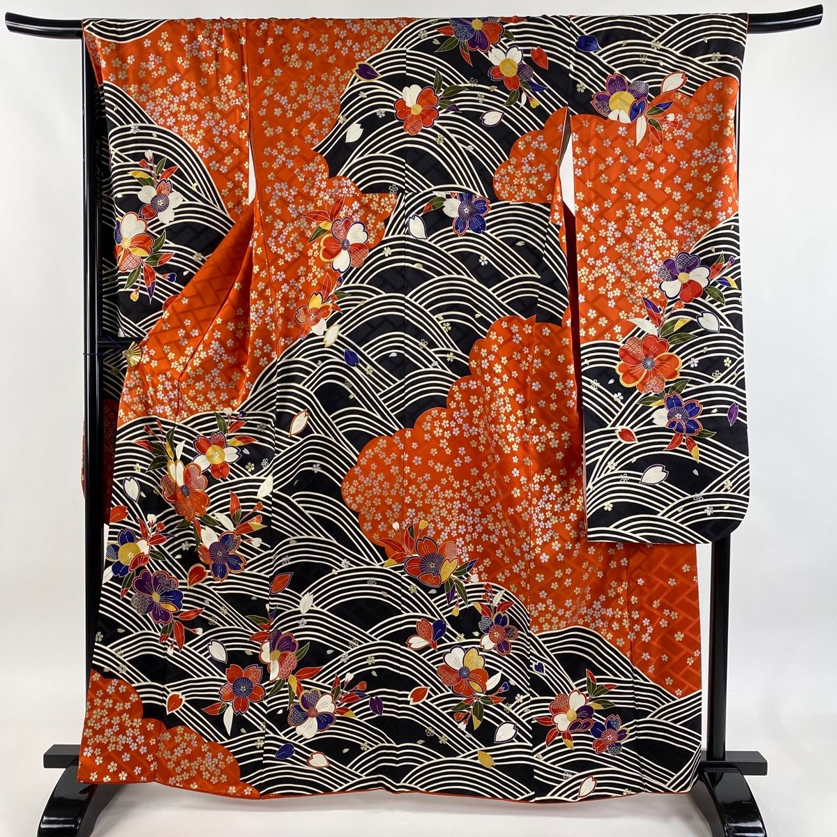 振袖 身丈163 cm 裄丈68 5 L 袷 草花 波 金糸 金銀彩 茜色 正絹 秀品