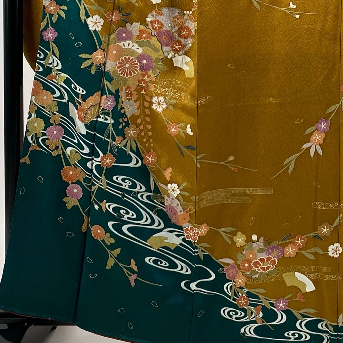 振袖 身丈162 5 cm 裄丈68 L 袷 草花 蝶 金彩 染め分け 山吹茶色 正絹 秀品