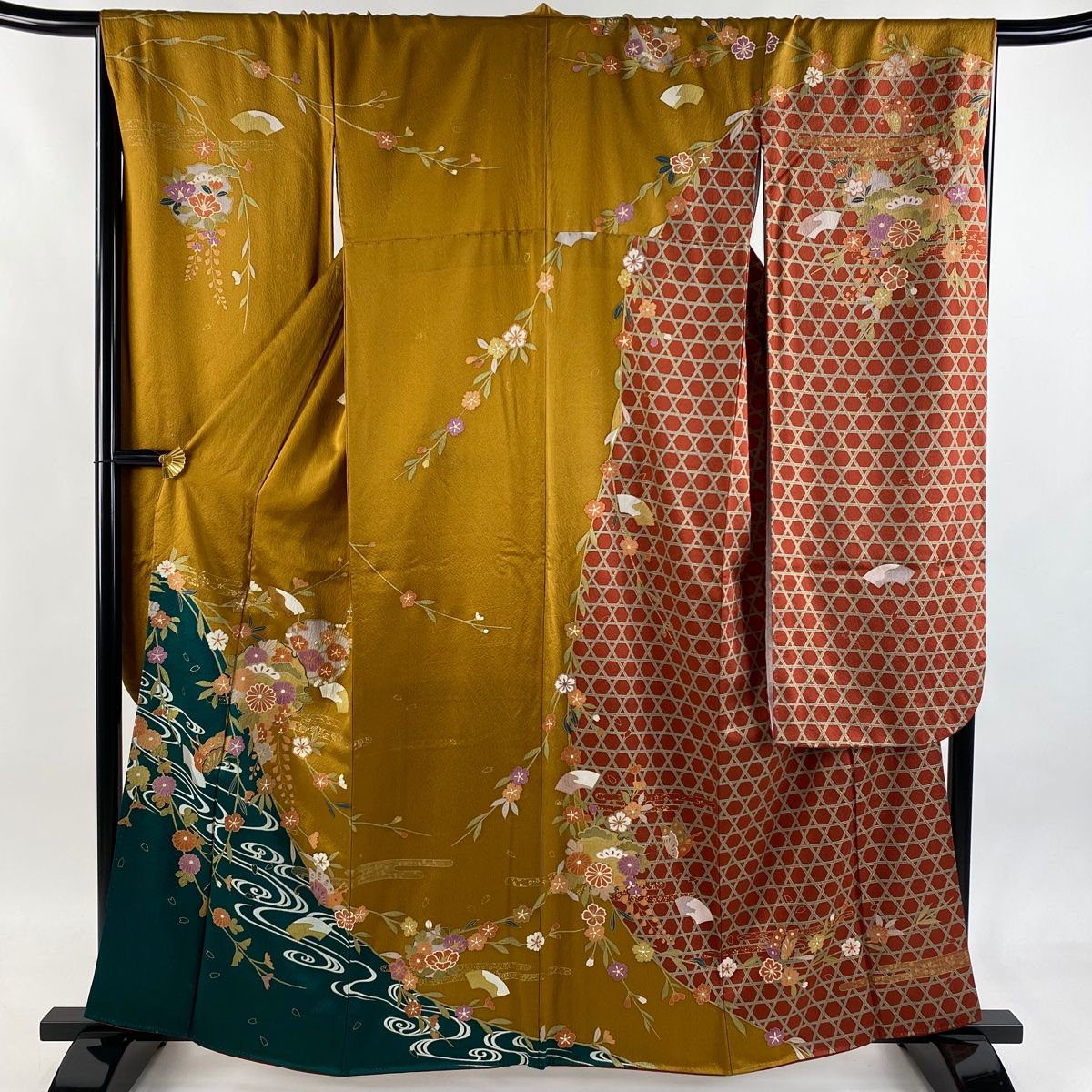 振袖 身丈162.5 cm 裄丈68.5 L 袷 草花 蝶 金彩 染め分け 山吹茶色 正絹 秀品