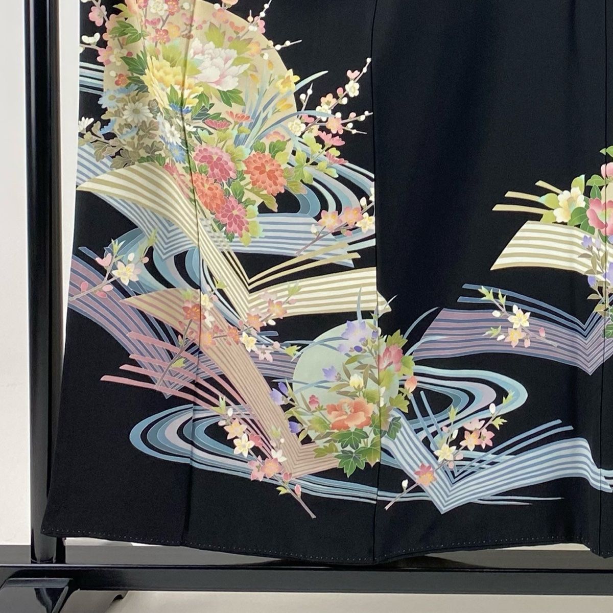 黒留袖 身丈156 cm 裄丈66 M 袷 岡村蒼風 十日町友禅 落款 草花 流水 黒 正絹 秀品