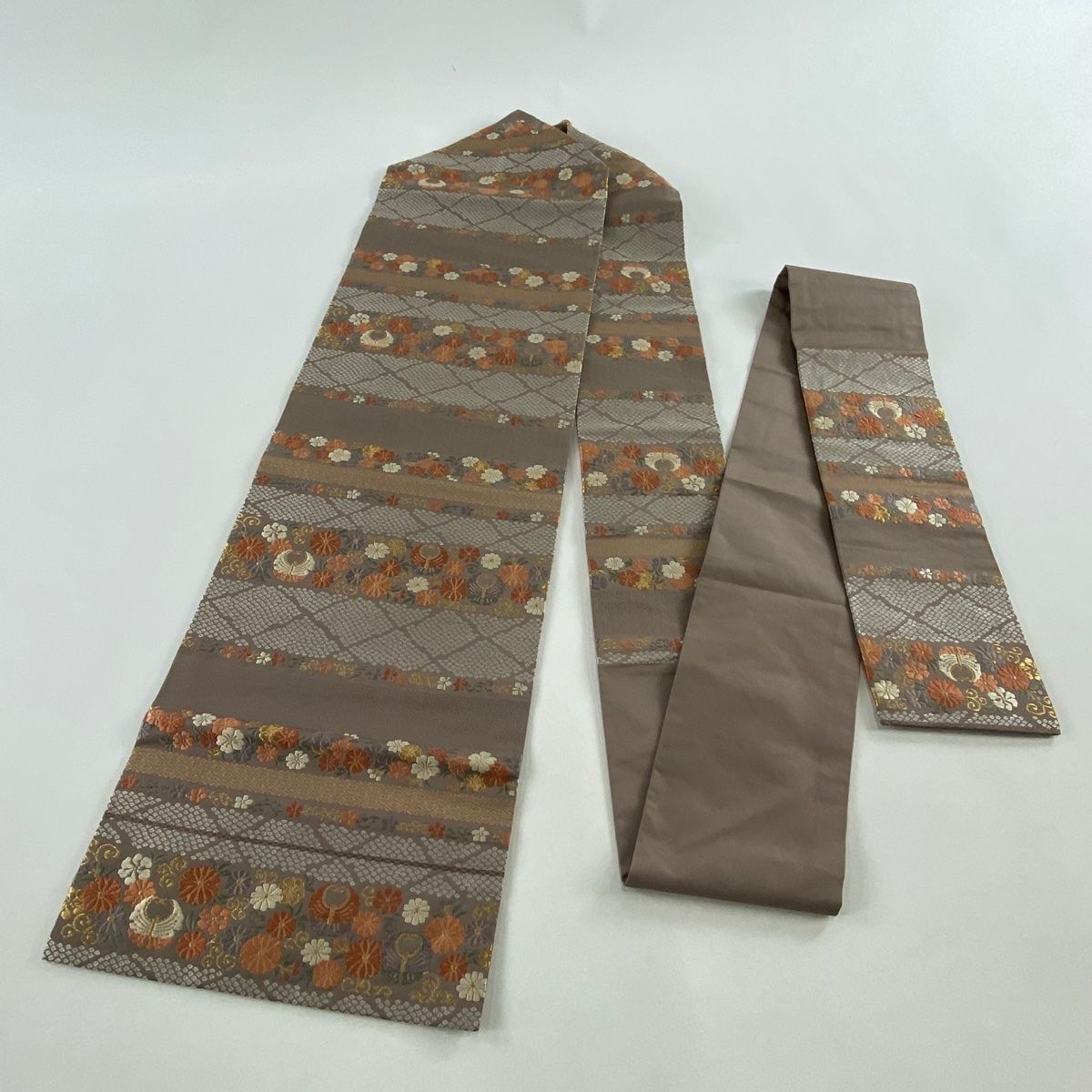  名古屋帯 秀品 草花 段縞 金糸 唐織 灰茶 正絹 名古屋帯 帯