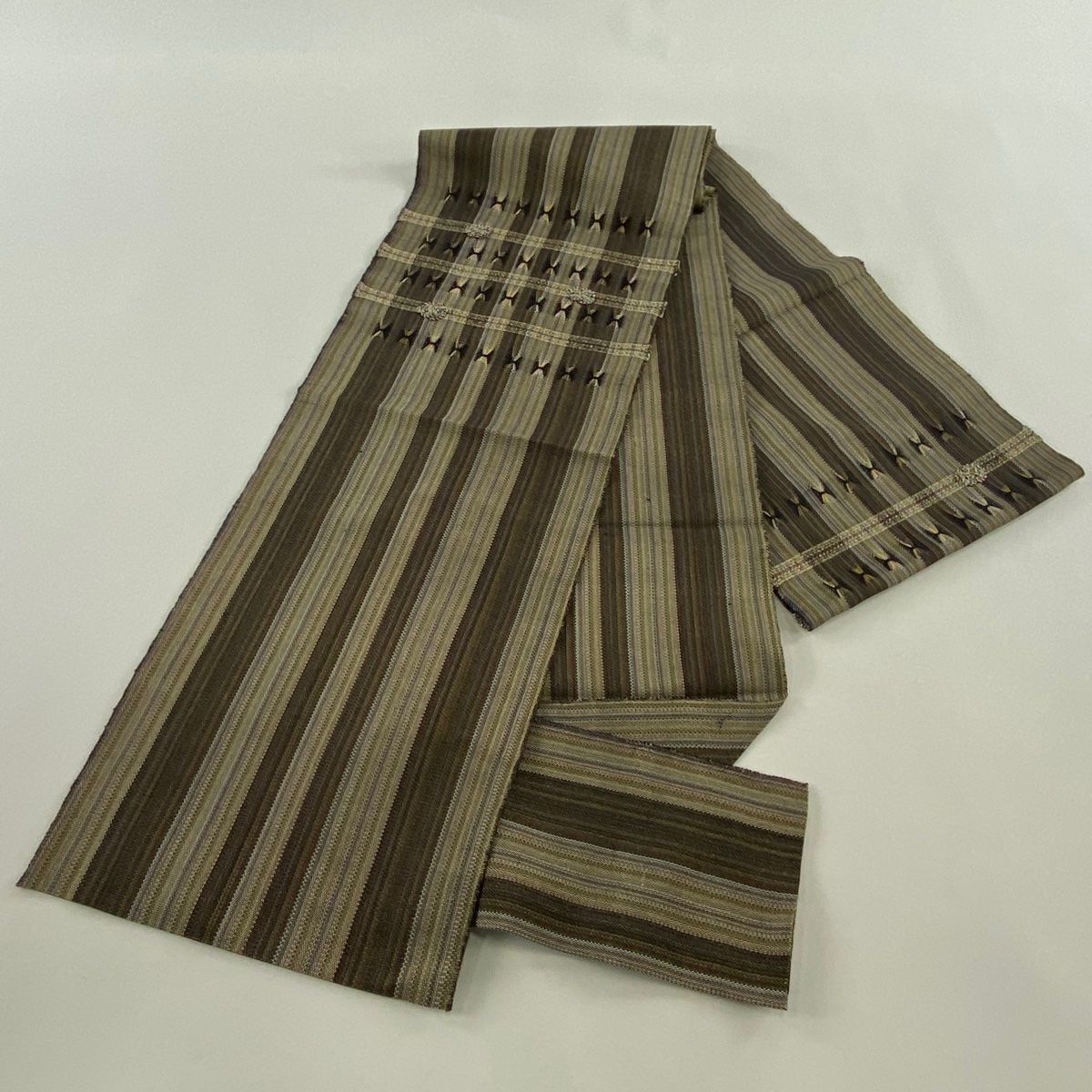 3-39 名古屋帯 八寸 美品 正絹 着物 松葉仕立て 全通 明綴れ ヒゲ 3-39 名古屋帯 八寸 美品 正絹 着物 松葉仕立て 全通 明綴れ ヒゲ