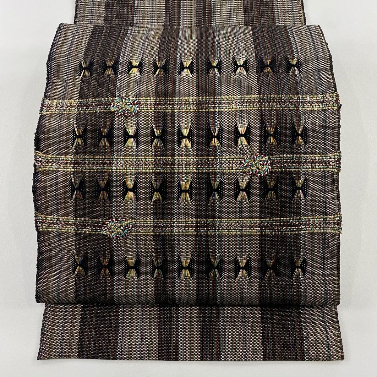 美品】 名古屋帯 秀品 八寸名古屋帯 松葉仕立て 幾何学 金糸 焦茶色