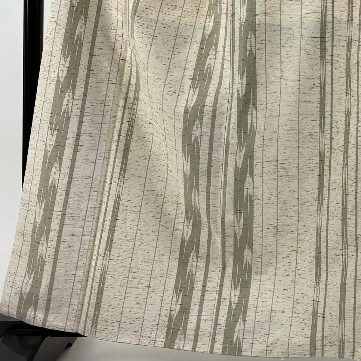 小紋 身丈162.5 cm 裄丈69 L 袷 紬地 バチ衿 紬 縦縞 矢羽 ベージュ 正絹