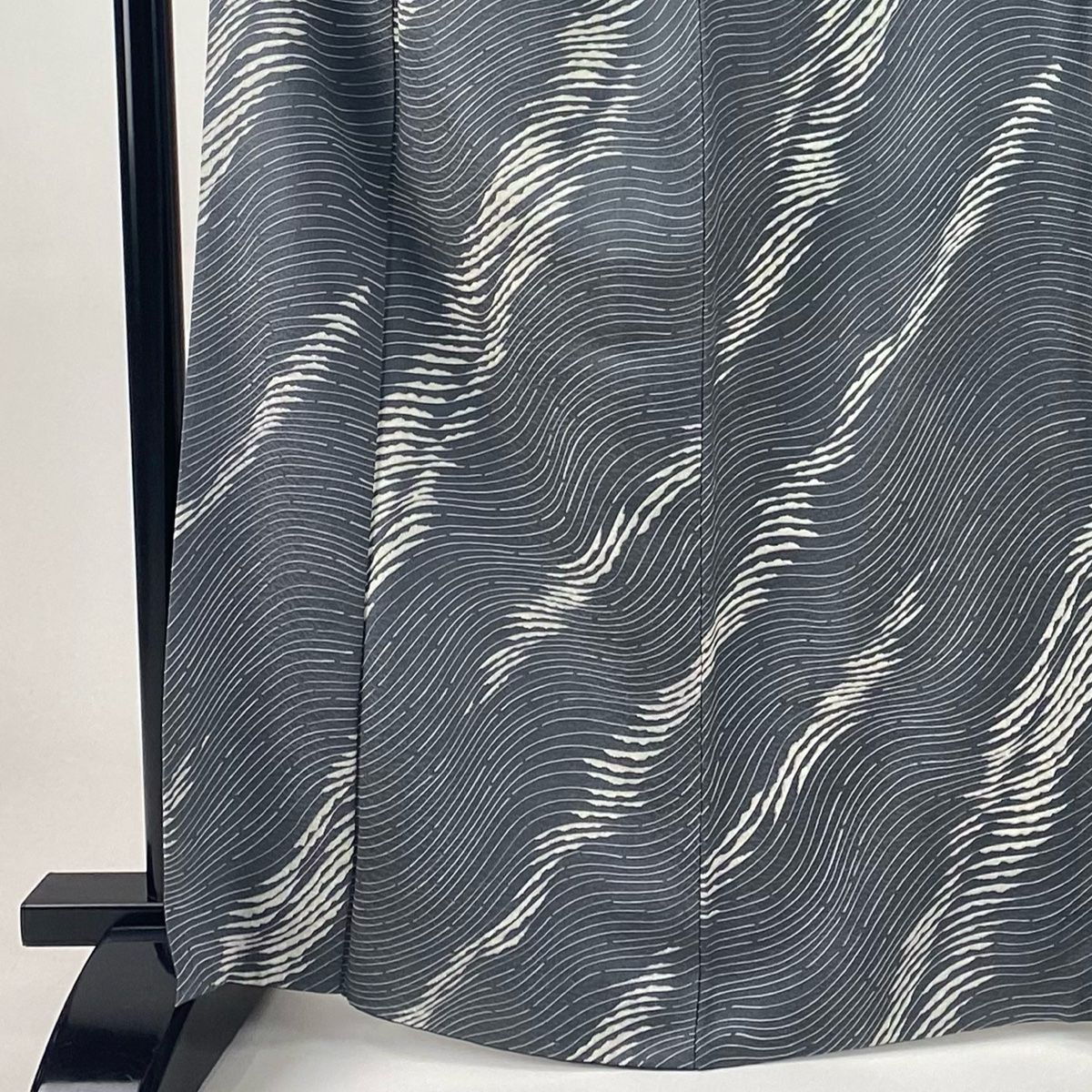 小紋 身丈165.5 cm 裄丈68 L 袷 小糸敏 落款 波 灰色 正絹