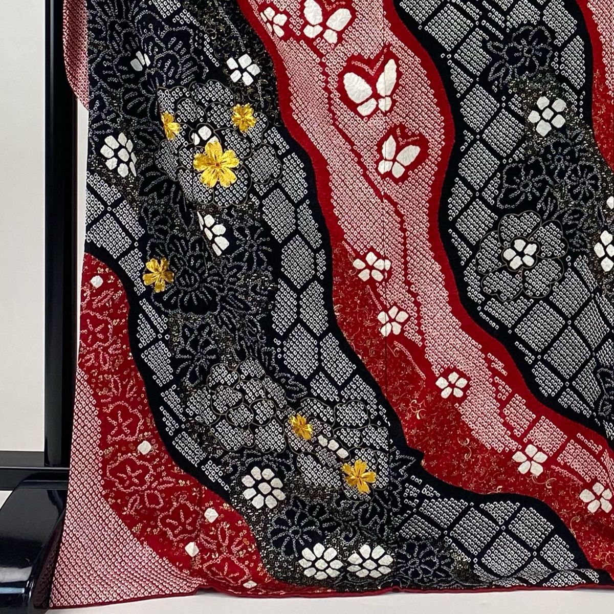 振袖 身丈172 cm 裄丈70 L 袷 草花 亀甲 金糸 絞り 赤 正絹