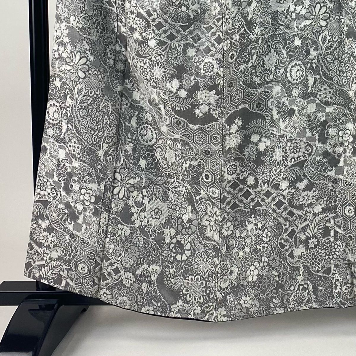 小紋 身丈161 cm 裄丈64 M 袷 紋意匠 草花 道長取 灰色 正絹