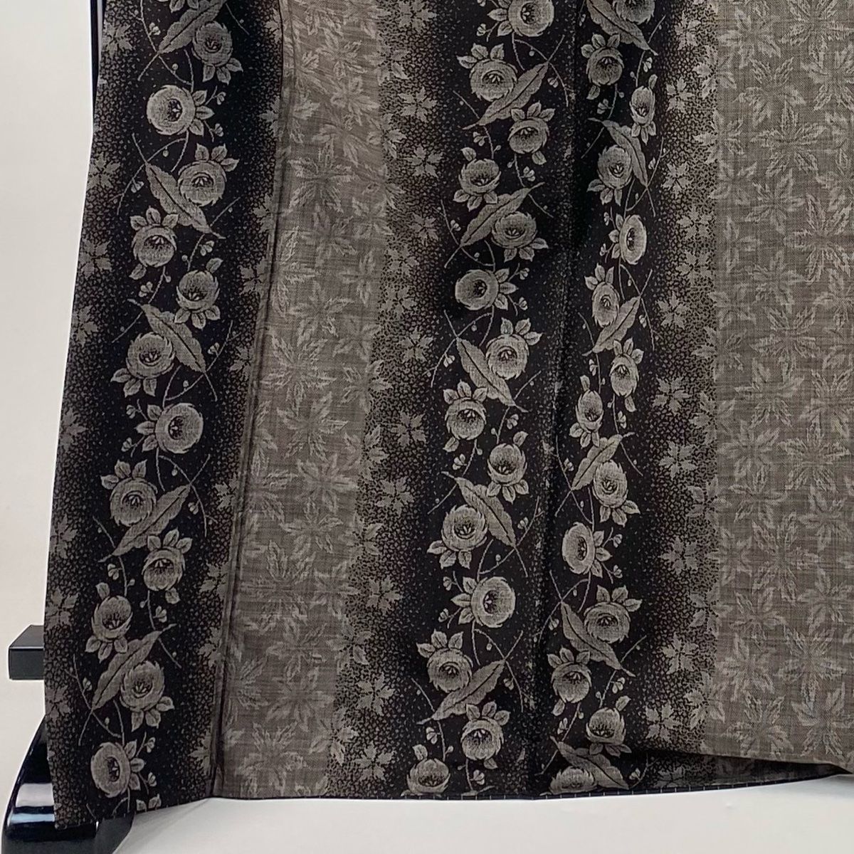 大島紬 身丈171 cm 裄丈67.5 L 袷 純泥染 ほていや 証紙 草花 葉柄 焦茶色 正絹