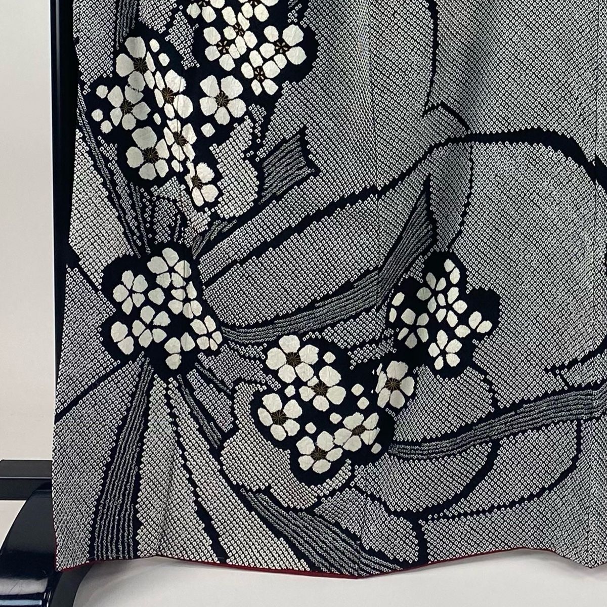 振袖 身丈166 cm 裄丈65.5 M 袷 梅 花 金彩 総絞り 黒灰 正絹