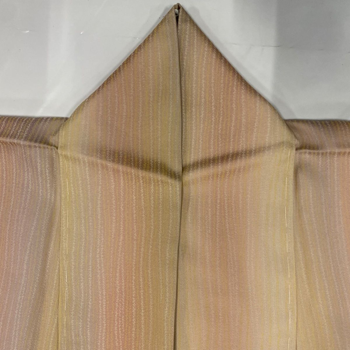 ピンクベージュ