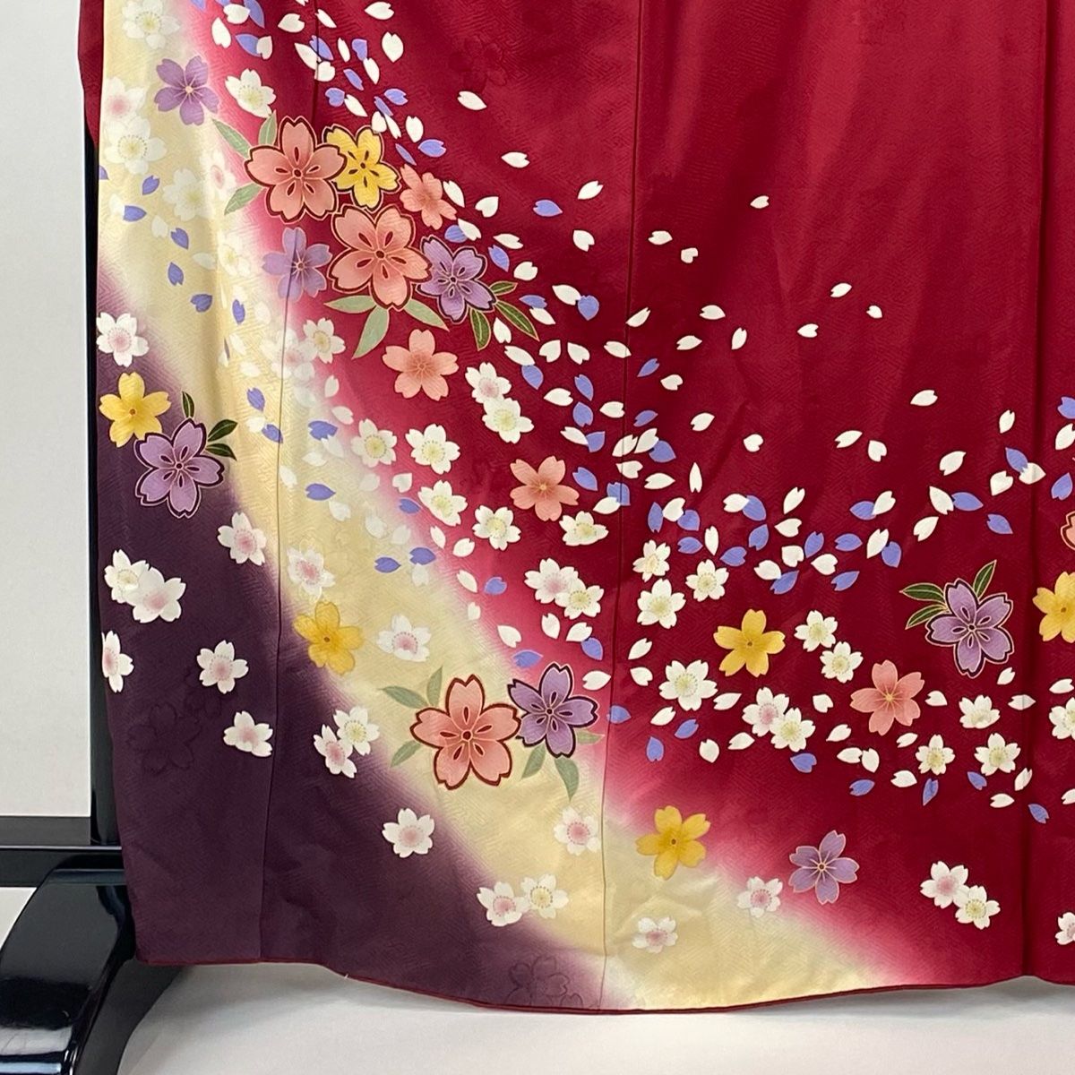 振袖 身丈166 cm 裄丈68 5 L 袷 桜 花びら 金彩 染め分け 濃ピンク 正絹