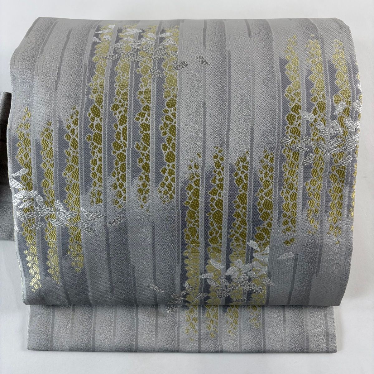 名古屋帯 縞 桜の花びら 銀糸 灰色 正絹