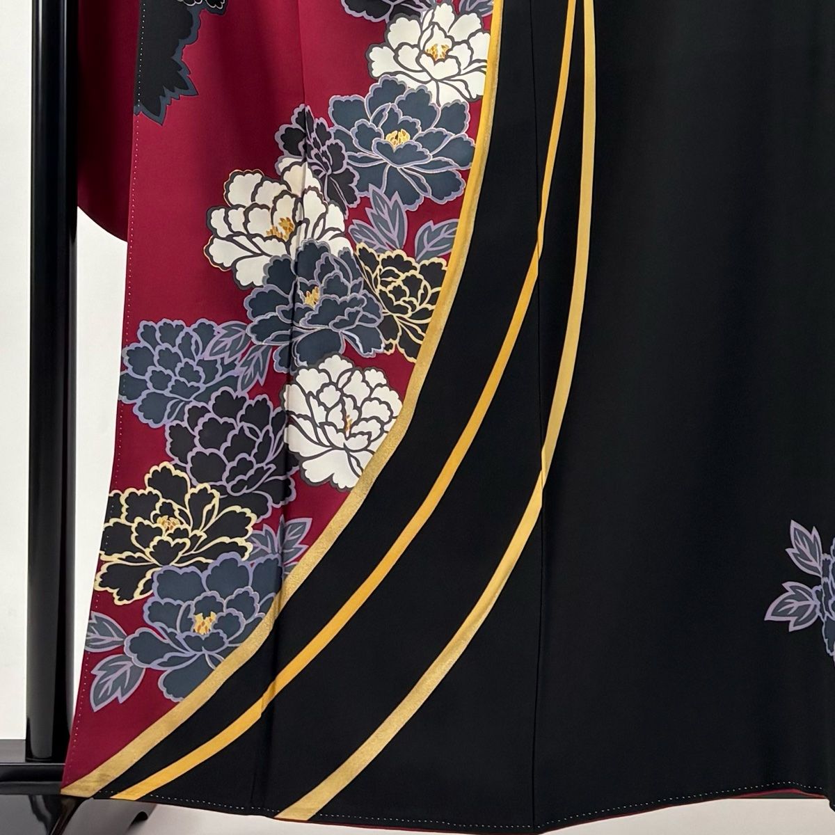 振袖 身丈160 5 cm 裄丈68 L 袷 牡丹 シルエット 金糸 金彩 赤紫 正絹 秀品