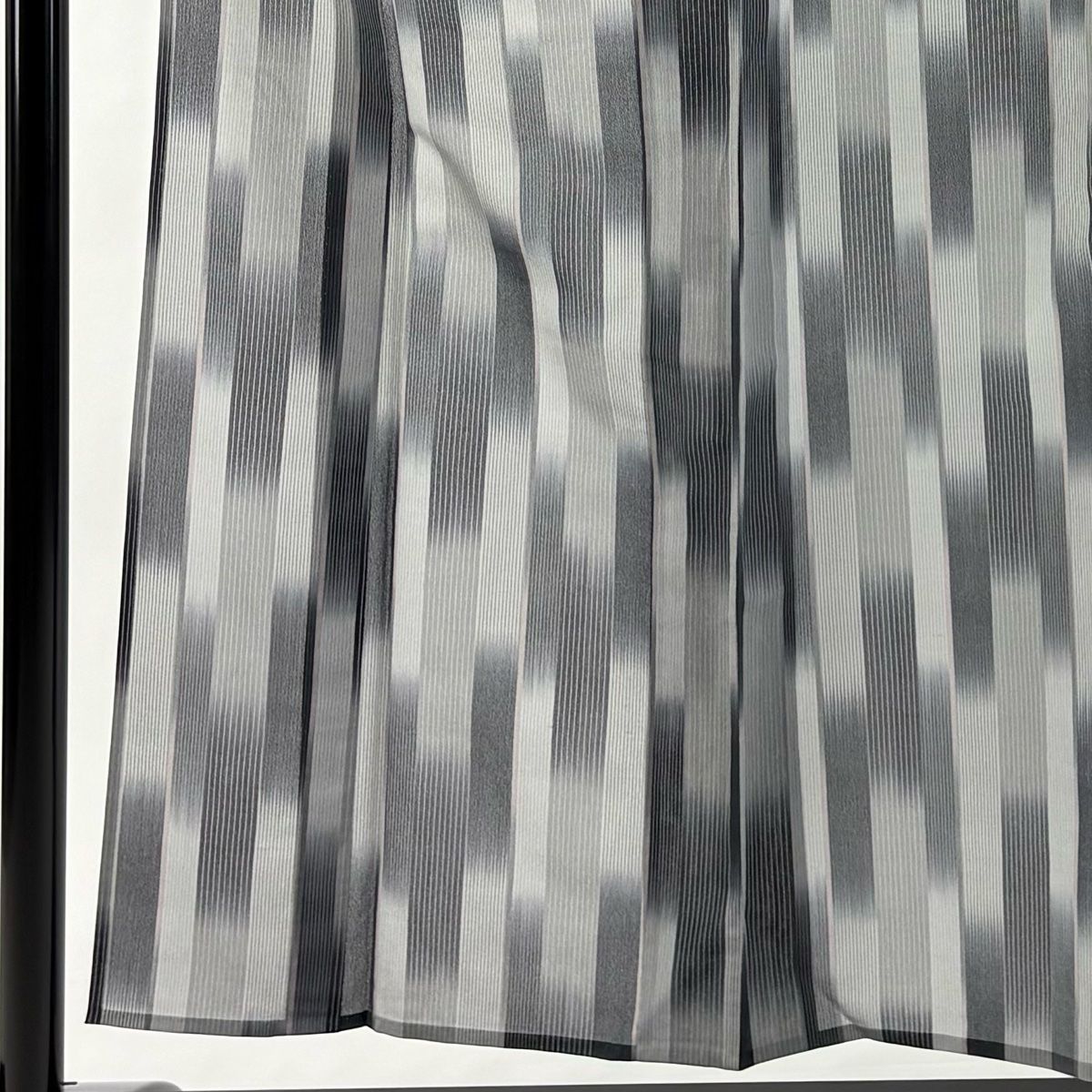 紬 身丈155.5 cm 裄丈63.5 S 薄物 縦縞 灰色 正絹 秀品