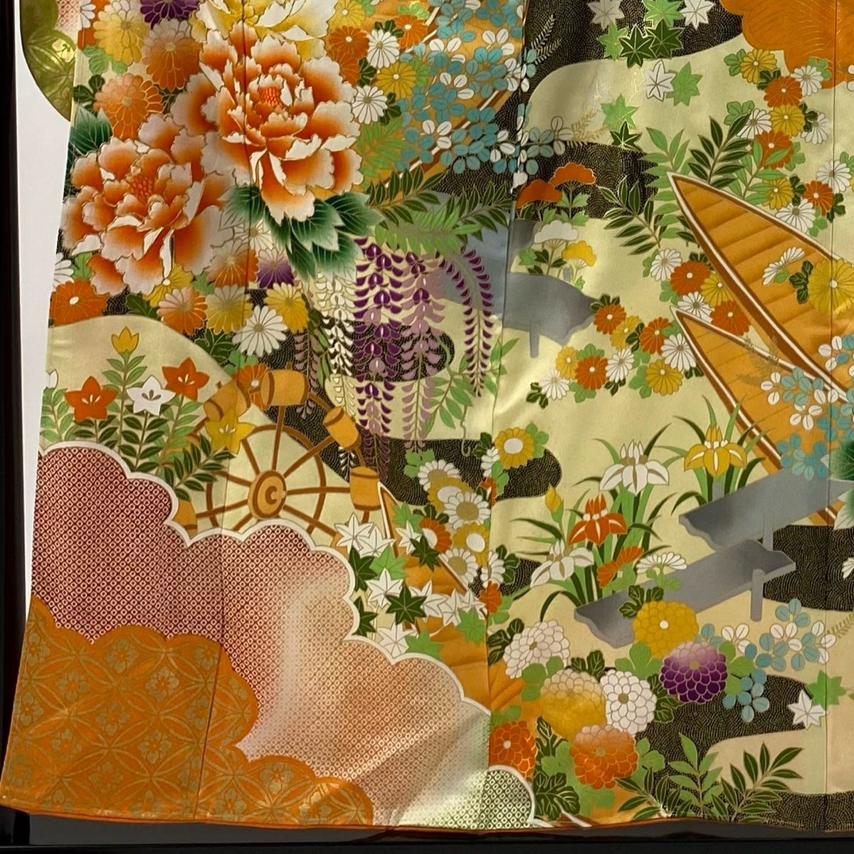 振袖 身丈155.5 cm 裄丈62.5 S 袷 やまと 牡丹 菊 金糸 金彩 薄黄 正絹 秀品