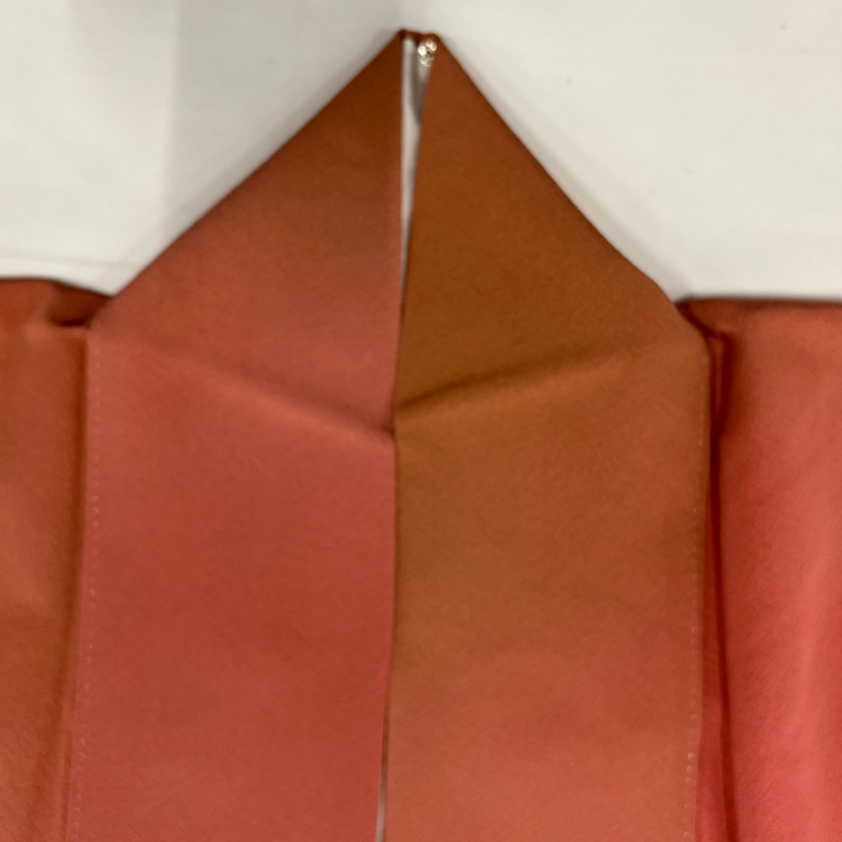  小紋 身丈163 cm 裄丈67.5 L 袷 斉藤三才 落款 ぼかし 縮緬 サーモンピンク 正絹 秀品 一つ紋 小紋 着物