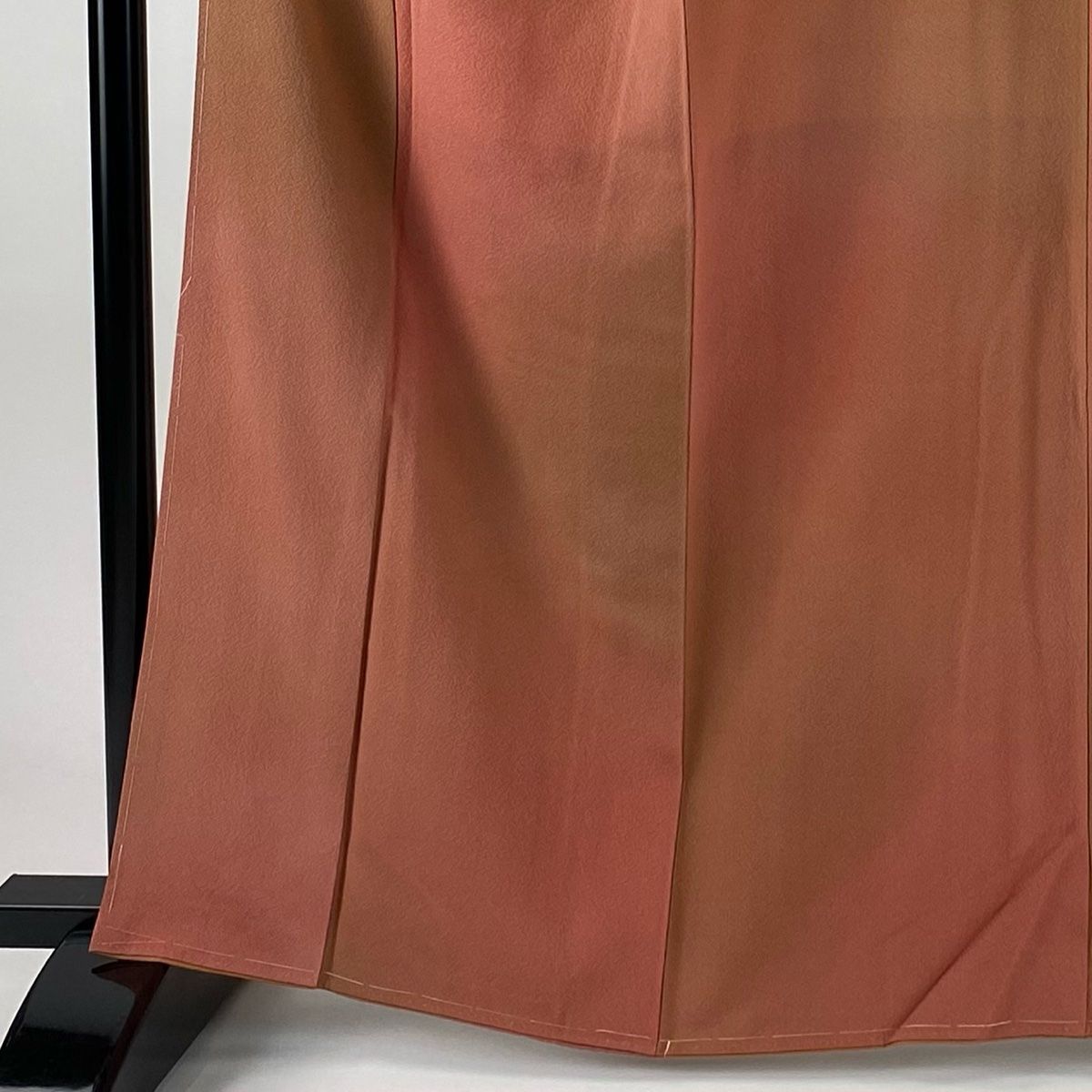 小紋 身丈163 cm 裄丈67.5 L 袷 斉藤三才 落款 ぼかし 縮緬 サーモンピンク 正絹 秀品 一つ紋