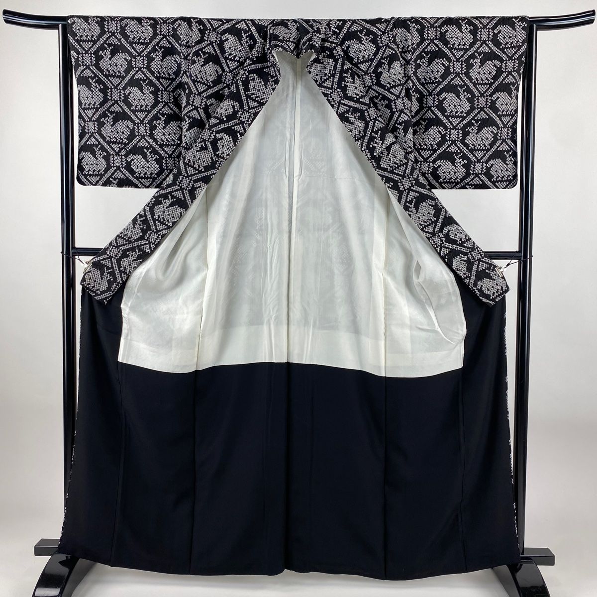 美品】 小紋 身丈162cm 裄丈65cm M 袷 有栖川文 総絞り 黒 正絹 秀品