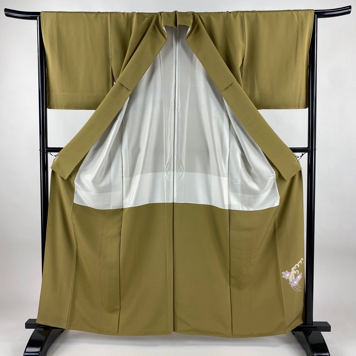  色留袖 身丈162 cm 裄丈65 M 袷 菊 波頭 金糸 染分け 鶯色 正絹 秀品 一つ紋 色留袖 着物