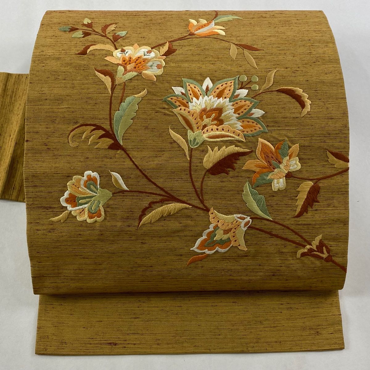 名古屋帯 秀品 紬地 草花 刺繍 山吹茶色 正絹 【中古】 - メルカリ