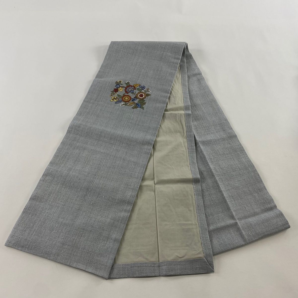 開き名古屋帯 秀品 草花 刺繍 金糸 灰色 正絹 【中古】 - メルカリ