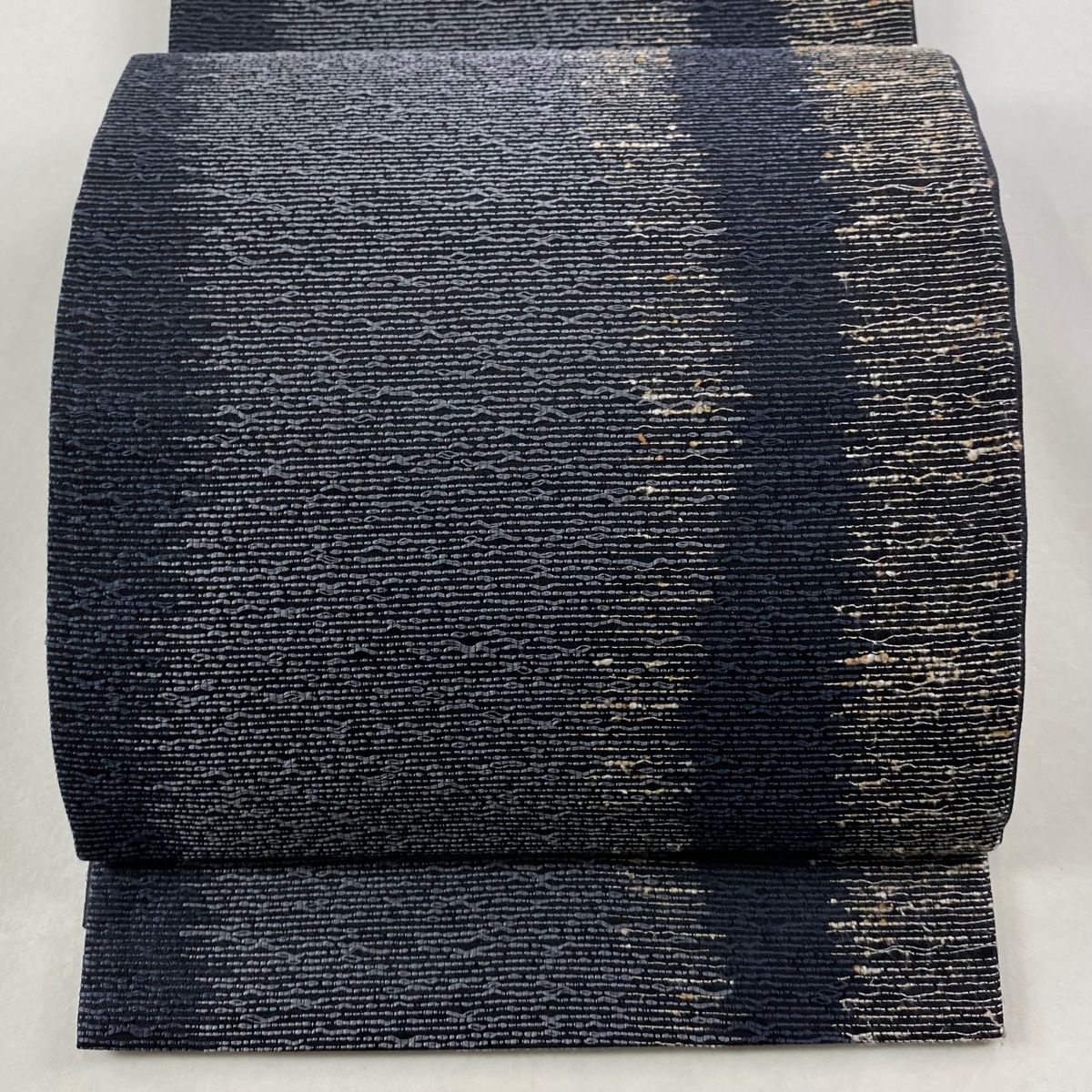 袋帯 秀品 幾何学 よろけ縞 黒灰 六通 正絹