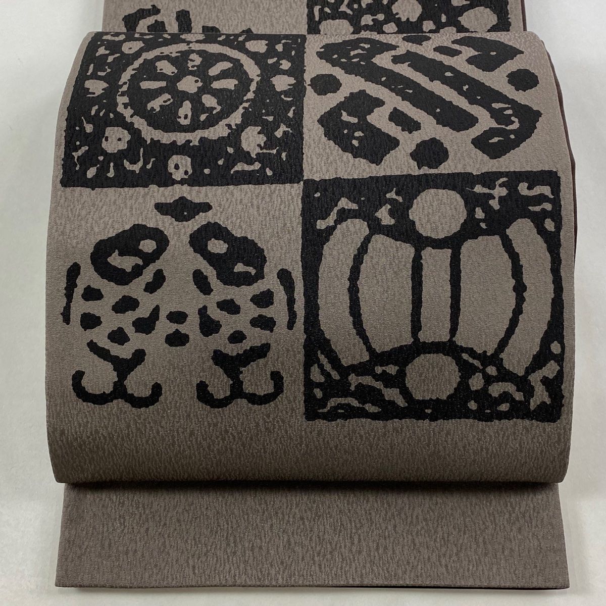 袋帯 秀品 宝尽くし 市松 箔 灰茶 お太鼓柄 正絹