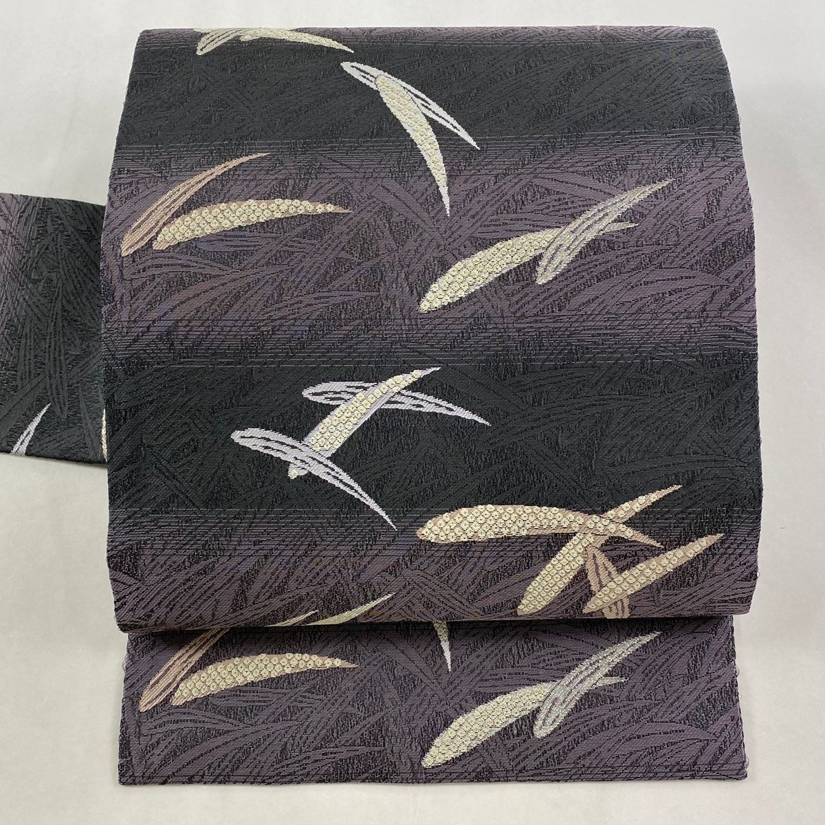 名古屋帯 秀品 葉 疋田 銀糸 灰紫 正絹