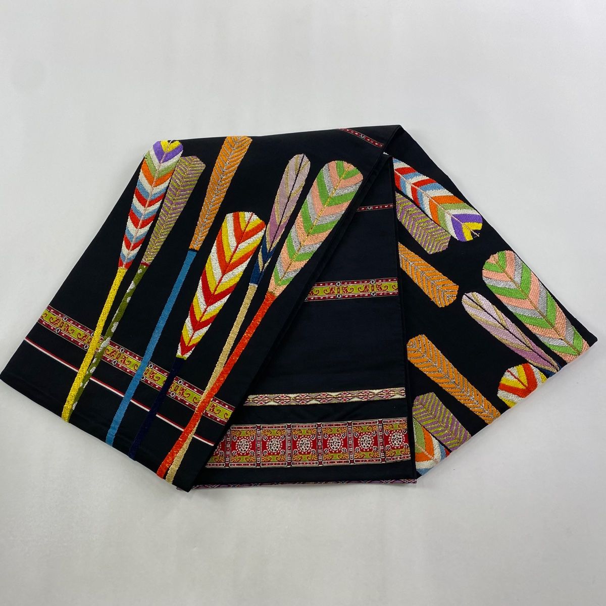 三軸組織 お洒落逸品袋帯(中古品) 袋帯 逸品 龍村平蔵 落款 本袋 大祝矢 箔 金糸 黒 お太鼓柄 正絹