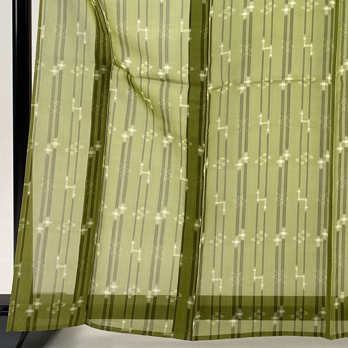 紬 身丈165 cm 裄丈67 M 薄物 夏紬 縞 幾何学模様 鶯色 正絹