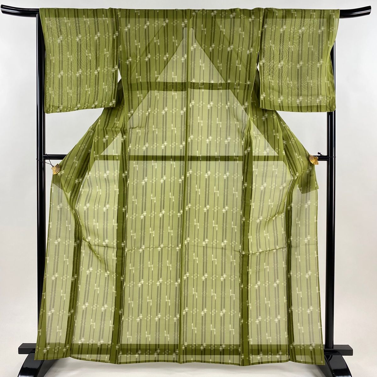 紬 身丈165 cm 裄丈67 M 薄物 夏紬 縞 幾何学模様 鶯色 正絹