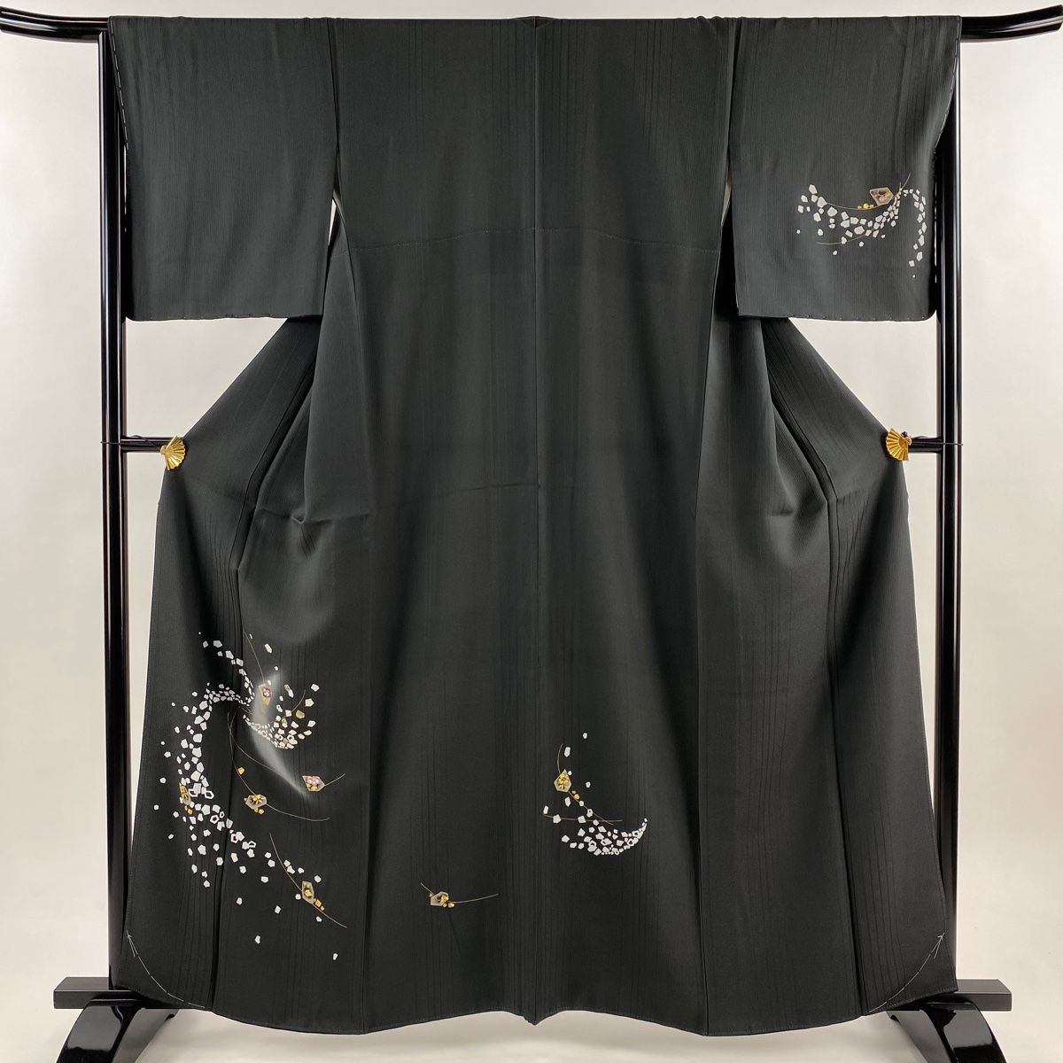 RICKY様❣️付け下げ反物宝尽くし刺繍　(金刺繍) 正絹黒地 RICKY様❣️付け下げ反物宝尽くし刺繍 (金刺繍) 正絹黒地 LIN (リン